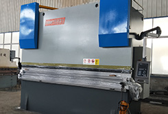 DA52  3+1軸400T4000電液數控折彎機（電動拉桿工作臺）